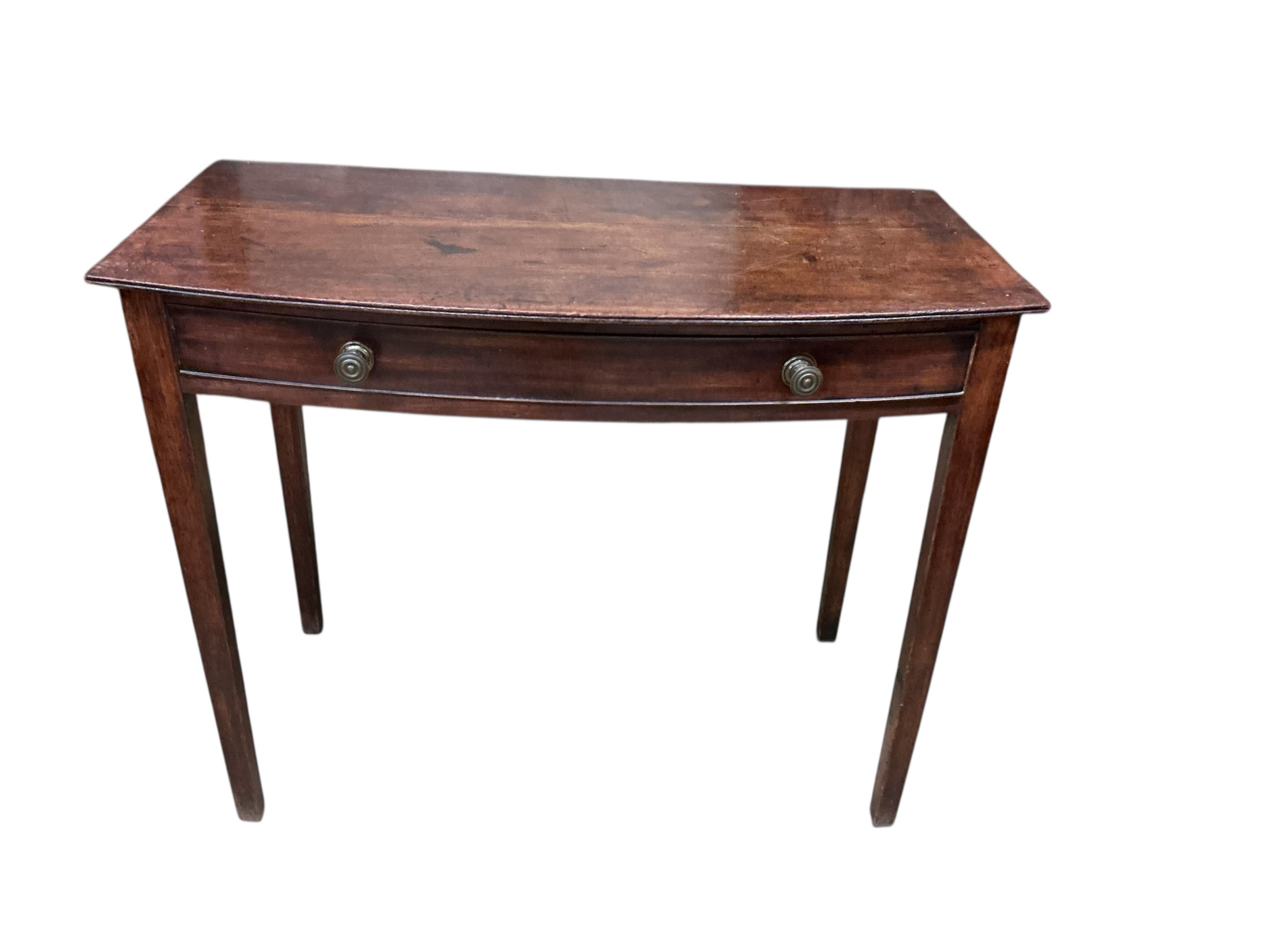 A George III mahogany bow front side table, with single frieze drawer, width 91cm, depth 45cm, height 74cm